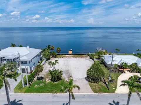 659 Key Royale Dr, Holmes Beach, FL 34217