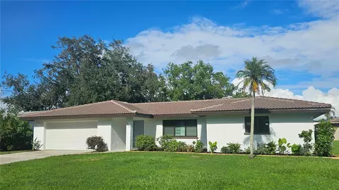 3317 Pine Valley Dr, Sarasota, FL 34239