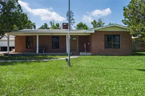 2605 27th Avenue Dr W, Bradenton, FL 34205