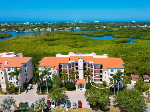 5420 Eagles Point Cir #105, Sarasota, FL 34231
