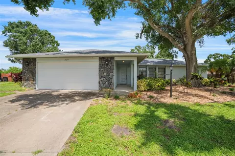 2044 Country Meadows Ln, Sarasota, FL 34235