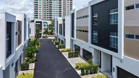 213 Cosmopolitan Ct, Sarasota, FL 34236