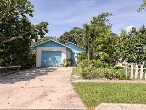 1014 44th St W, Bradenton, FL 34209