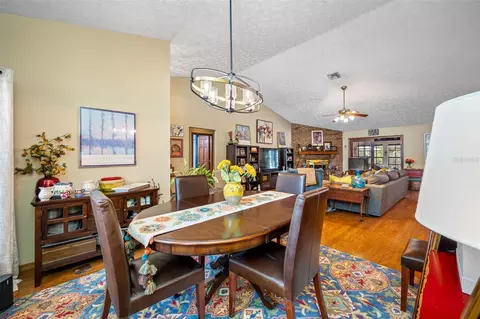 Dining - 9206 65th Ave E, Bradenton, FL 34202 photo 3 of 7