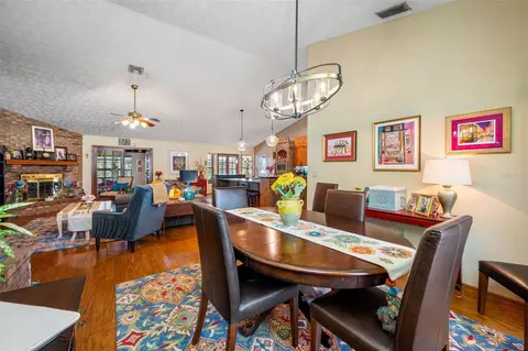 Dining - 9206 65th Ave E, Bradenton, FL 34202 photo 2 of 7