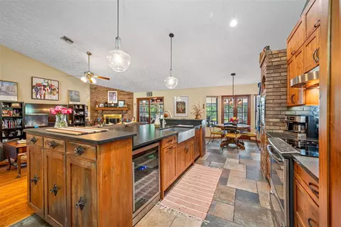 Kitchen - 9206 65th Ave E, Bradenton, FL 34202 photo 5 of 6