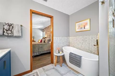 Bath - 9206 65th Ave E, Bradenton, FL 34202 photo 3 of 9