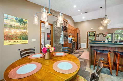 Dining - 9206 65th Ave E, Bradenton, FL 34202 photo 5 of 7