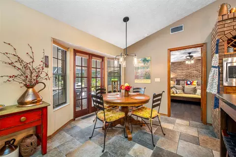 Dining - 9206 65th Ave E, Bradenton, FL 34202 photo 4 of 7