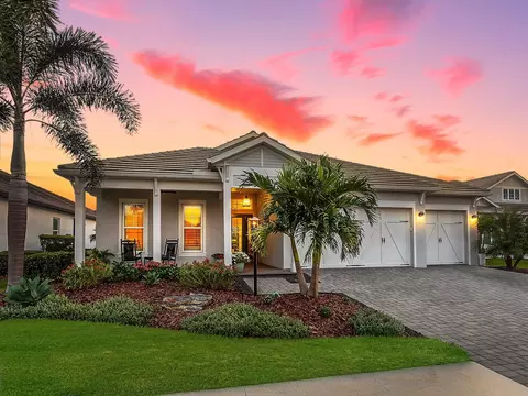 8273 Grande Shores Dr, Sarasota, FL 34240