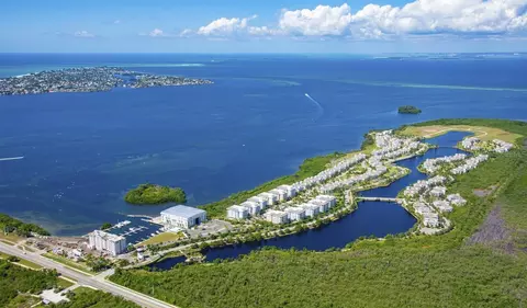 379 Aruba Cir #202, Bradenton, FL 34209