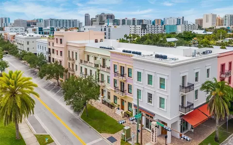 555 N Orange Ave #207, Sarasota, FL 34236