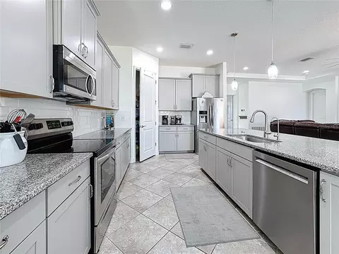 Kitchen - 309 167th Blvd E, Bradenton, FL 34212 photo 4 of 5