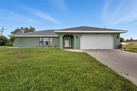 7211 Peacock Ln, Englewood, FL 34224