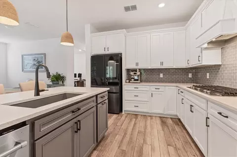 Kitchen - 10622 Wynward Way, Parrish, FL 34219 photo 5 of 5