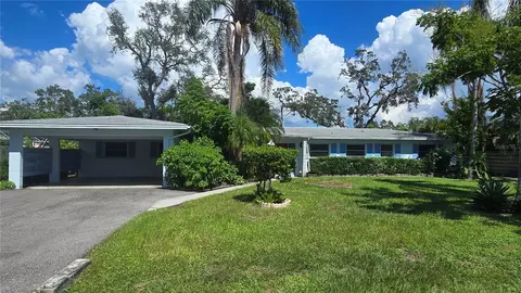 7413 Starfish Dr, Sarasota, FL 34231