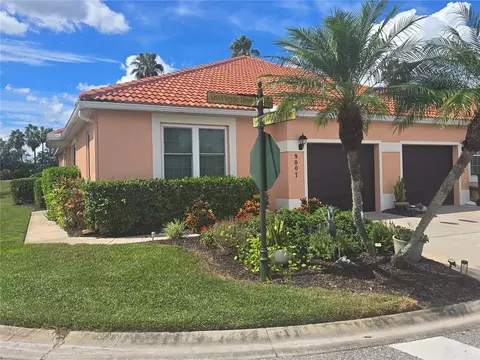 9007 Vista Verde Dr, Palmetto, FL 34221