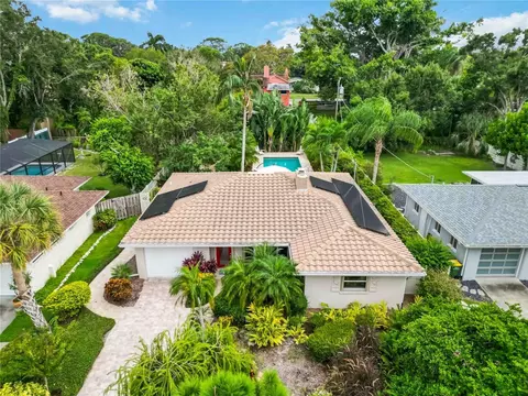 442 N Shore Dr, Sarasota, FL 34234