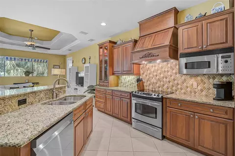 Kitchen - 11420 Savannah Lakes Dr, Parrish, FL 34219 photo 6 of 6