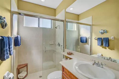 Bath - 11420 Savannah Lakes Dr, Parrish, FL 34219 photo 5 of 5