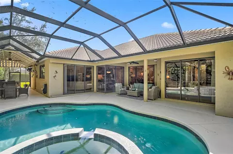 Exterior - 11420 Savannah Lakes Dr, Parrish, FL 34219 photo 7 of 18