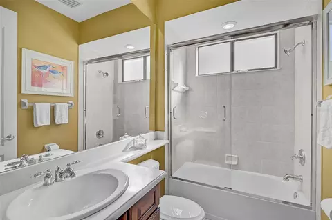Bath - 11420 Savannah Lakes Dr, Parrish, FL 34219 photo 4 of 5