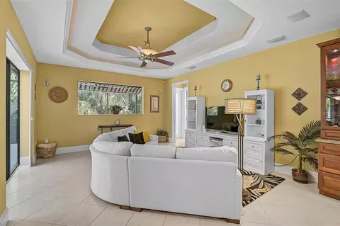 Living - 11420 Savannah Lakes Dr, Parrish, FL 34219 photo 3 of 4
