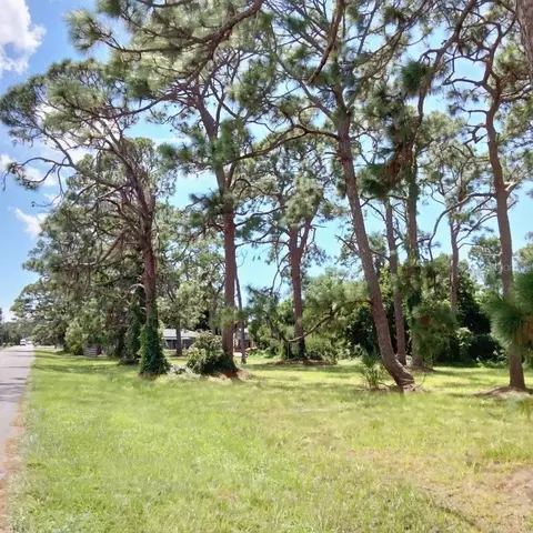 Lake Shore Drive, Nokomis, FL 34275