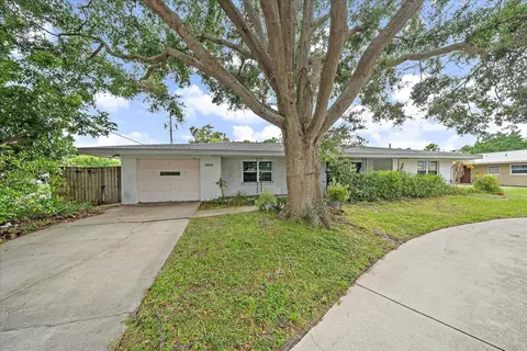 2340 Valencia Dr, Sarasota, FL 34239