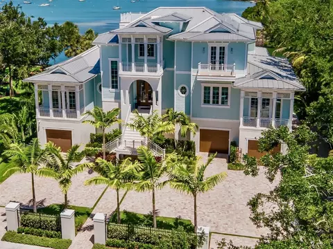 659 Key Royale Dr, Holmes Beach, FL 34217