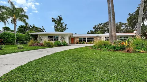 2516 Tanglewood Dr, Sarasota, FL 34239