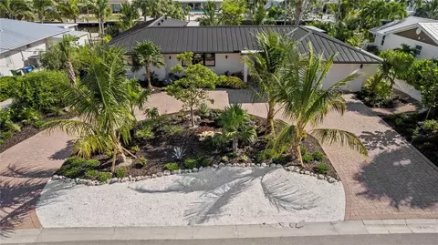 624 Dundee Ln, Holmes Beach, FL 34217