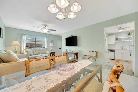 6057 Coral Way #3, Bradenton, FL 34207