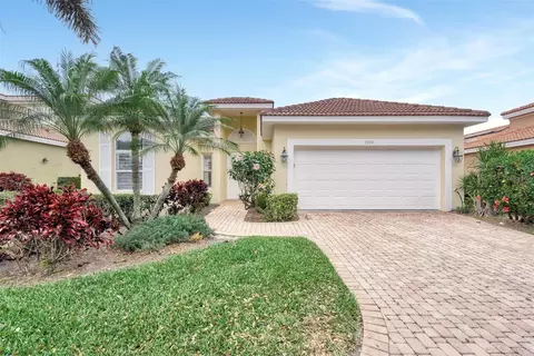 7270 Alicante Dr #3, Sarasota, FL 34238