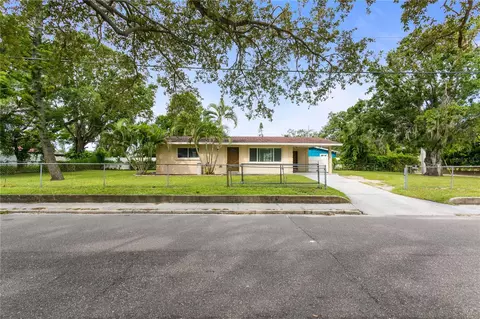 1904 5th St W, Bradenton, FL 34205