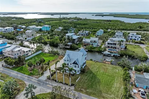 1825 Bayshore Dr, Terra Ceia, FL 34250