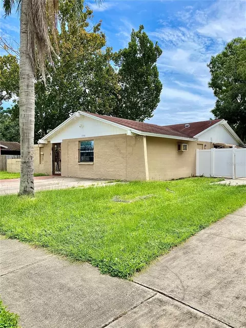 7516 Brookhaven Ct, Tampa, FL 33634