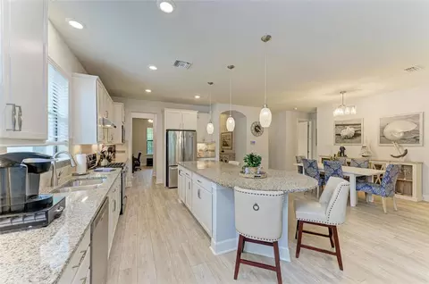 Kitchen - 7572 Viola Loop, Bradenton, FL 34202 photo 4 of 8