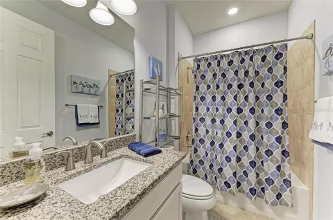 Bath - 7572 Viola Loop, Bradenton, FL 34202 photo 3 of 4