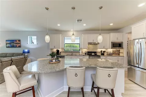 Kitchen - 7572 Viola Loop, Bradenton, FL 34202 photo 2 of 8