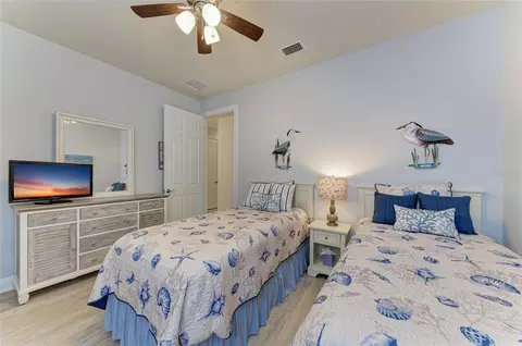 Bedroom - 7572 Viola Loop, Bradenton, FL 34202 photo 5 of 8