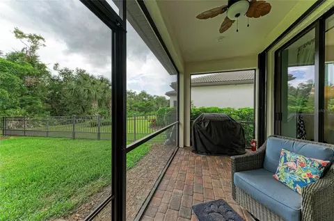 Exterior - 7572 Viola Loop, Bradenton, FL 34202 photo 5 of 9