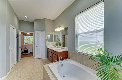 Bath - 15918 31st St E, Parrish, FL 34219 photo 3 of 5