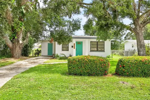 911 13th St E, Bradenton, FL 34208