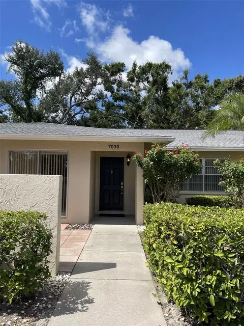 7030 W Country Club Dr N #128, Sarasota, FL 34243