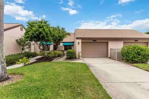 6085 Clubside Dr, Sarasota, FL 34243
