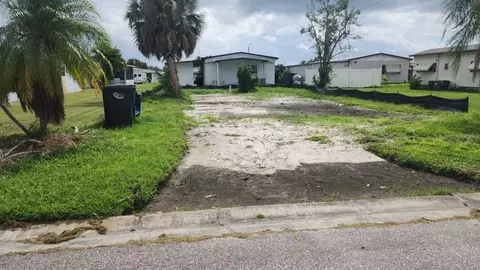 306 50th Avenue Plz E, Bradenton, FL 34203