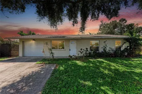 6520 3rd Ave NE, Bradenton, FL 34208