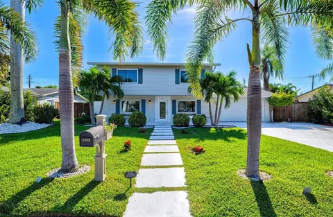 5773 Britannia Dr, Sarasota, FL 34231