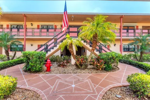 8140 Terrace Garden Dr N #103, Saint Petersburg, FL 33709